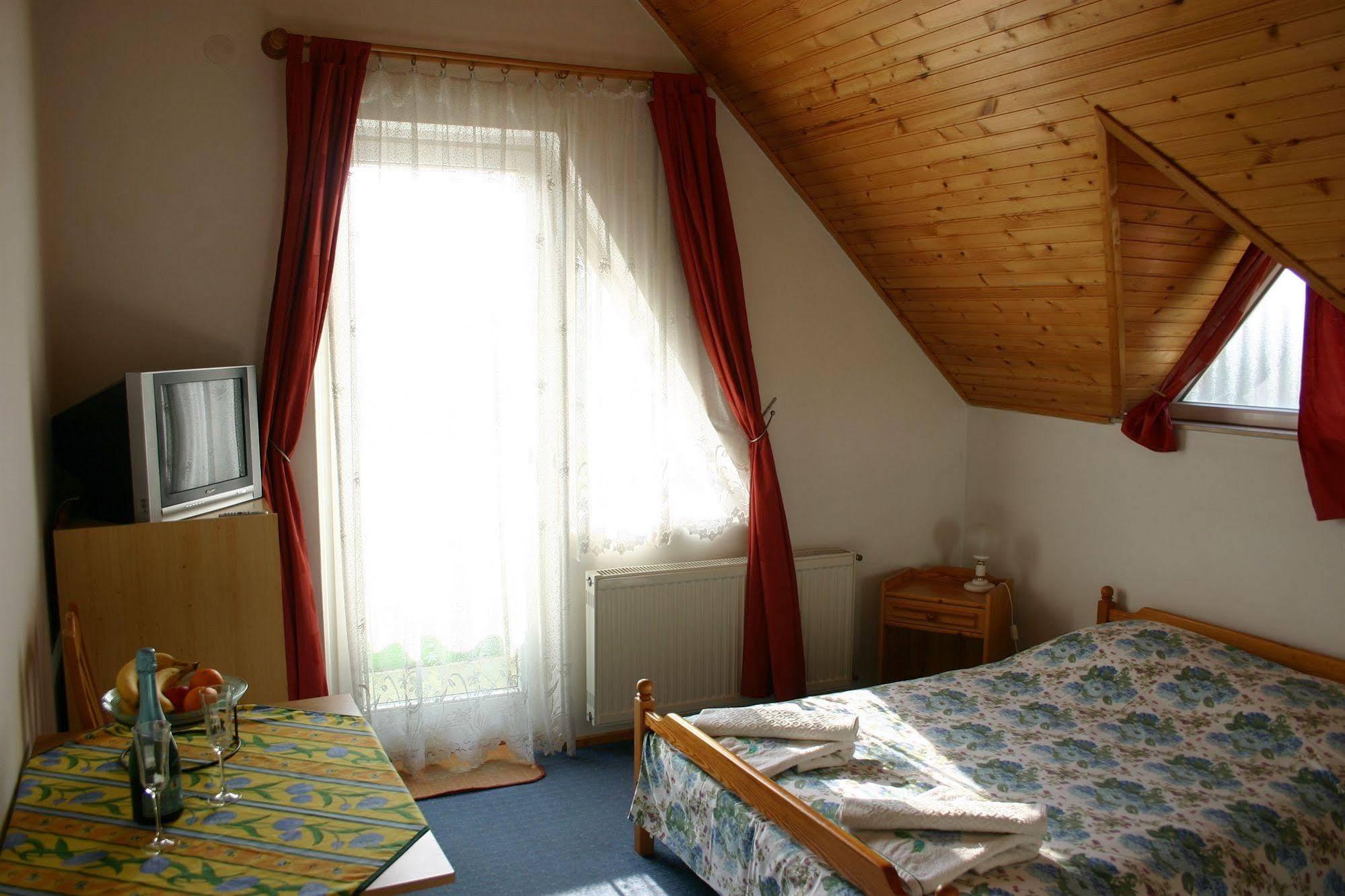 Lorelei Pension Adults Only Gyenesdiás Exterior foto