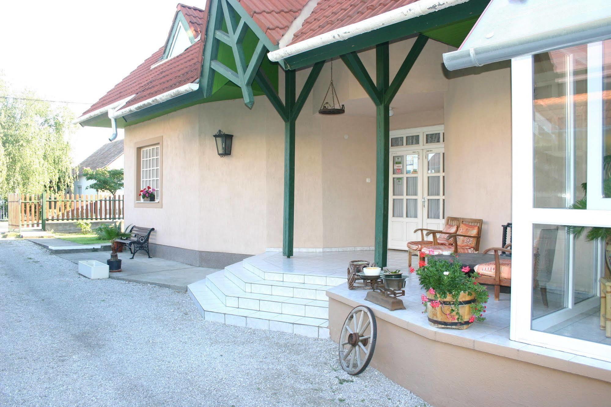 Lorelei Pension Adults Only Gyenesdiás Exterior foto